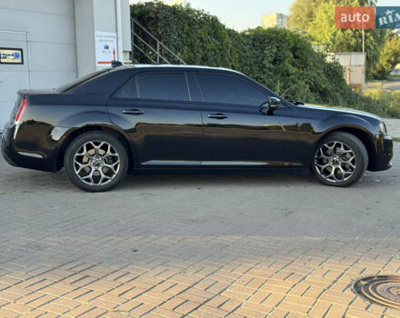 Черный Крайслер 300 S, объемом двигателя 3.6 л и пробегом 175 тыс. км за 14599 $, фото 2 на Automoto.ua