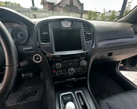 Черный Крайслер 300 S, объемом двигателя 3.6 л и пробегом 160 тыс. км за 12900 $, фото 20 на Automoto.ua