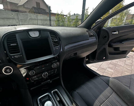 Черный Крайслер 300 S, объемом двигателя 3.6 л и пробегом 160 тыс. км за 12900 $, фото 22 на Automoto.ua