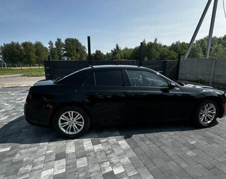Черный Крайслер 300 S, объемом двигателя 3.6 л и пробегом 160 тыс. км за 12900 $, фото 8 на Automoto.ua