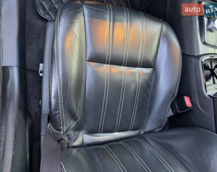 Черный Крайслер 300 S, объемом двигателя 3.6 л и пробегом 175 тыс. км за 12999 $, фото 12 на Automoto.ua