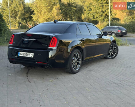 Черный Крайслер 300 S, объемом двигателя 3.6 л и пробегом 175 тыс. км за 14599 $, фото 3 на Automoto.ua