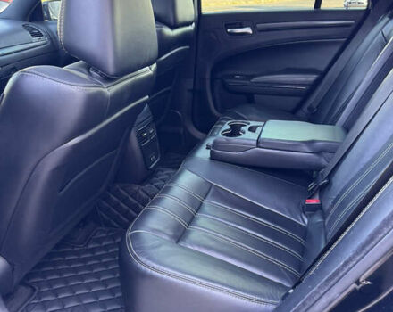 Черный Крайслер 300 S, объемом двигателя 3.6 л и пробегом 175 тыс. км за 14599 $, фото 8 на Automoto.ua