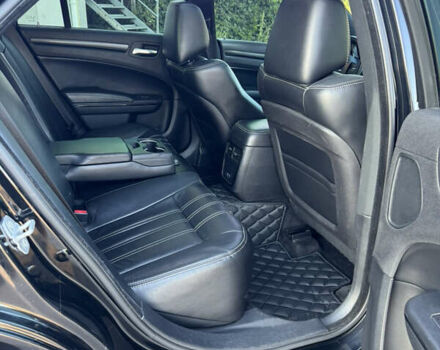 Черный Крайслер 300 S, объемом двигателя 3.6 л и пробегом 175 тыс. км за 14599 $, фото 10 на Automoto.ua