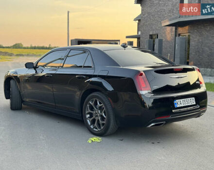 Черный Крайслер 300 S, объемом двигателя 3.6 л и пробегом 175 тыс. км за 12999 $, фото 3 на Automoto.ua