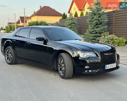 Черный Крайслер 300 S, объемом двигателя 3.6 л и пробегом 175 тыс. км за 12999 $, фото 7 на Automoto.ua
