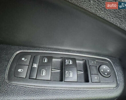 Черный Крайслер 300 S, объемом двигателя 3.6 л и пробегом 175 тыс. км за 12999 $, фото 13 на Automoto.ua