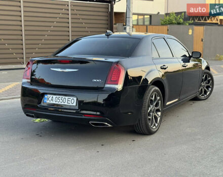 Черный Крайслер 300 S, объемом двигателя 3.6 л и пробегом 175 тыс. км за 12999 $, фото 1 на Automoto.ua
