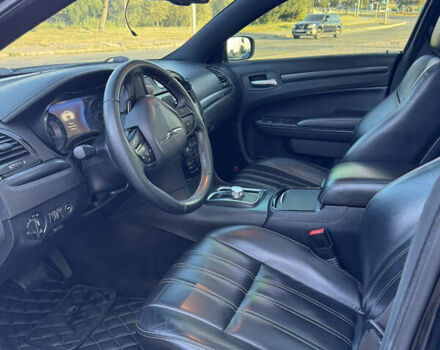 Черный Крайслер 300 S, объемом двигателя 3.6 л и пробегом 175 тыс. км за 14599 $, фото 9 на Automoto.ua