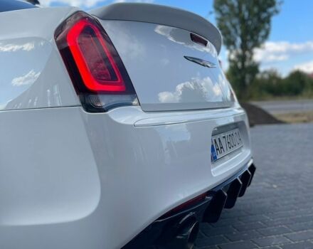 Білий Крайслер 300, об'ємом двигуна 5.65 л та пробігом 206 тис. км за 21000 $, фото 12 на Automoto.ua
