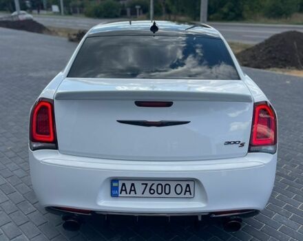Білий Крайслер 300, об'ємом двигуна 5.65 л та пробігом 206 тис. км за 21000 $, фото 6 на Automoto.ua