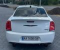 Білий Крайслер 300, об'ємом двигуна 5.65 л та пробігом 206 тис. км за 21000 $, фото 6 на Automoto.ua