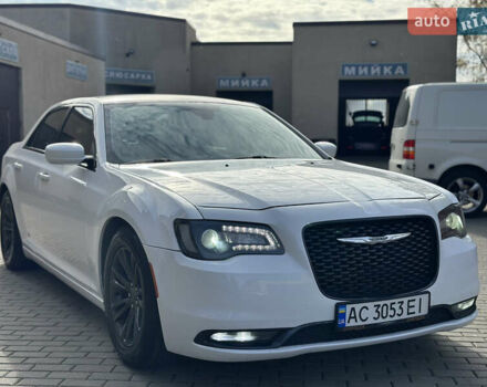 Крайслер 300 2017 у Володимир-Волинський на Automoto.ua Білий Крайслер 300, об'ємом двигуна 3.6 л та пробігом 184 тис. км за 12999 $, фото 8 на Automoto.ua
