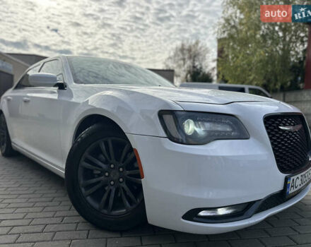 Крайслер 300 2017 у Володимир-Волинський на Automoto.ua Білий Крайслер 300, об'ємом двигуна 3.6 л та пробігом 184 тис. км за 12999 $, фото 35 на Automoto.ua