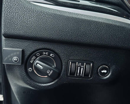 Білий Крайслер 300, об'ємом двигуна 3.6 л та пробігом 184 тис. км за 12999 $, фото 13 на Automoto.ua