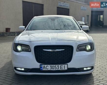 Крайслер 300 2017 у Володимир-Волинський на Automoto.ua Білий Крайслер 300, об'ємом двигуна 3.6 л та пробігом 184 тис. км за 12999 $, фото 7 на Automoto.ua