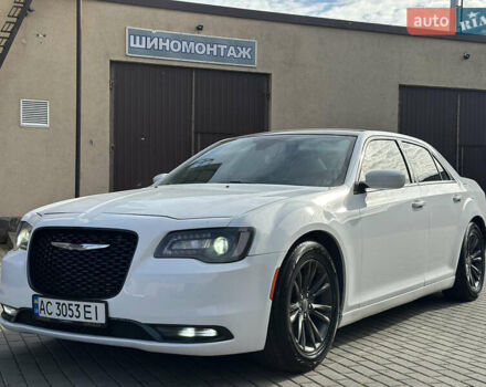 Крайслер 300 2017 у Володимир-Волинський на Automoto.ua Білий Крайслер 300, об'ємом двигуна 3.6 л та пробігом 184 тис. км за 12999 $, фото 1 на Automoto.ua
