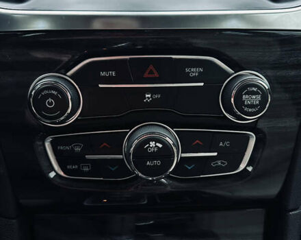 Білий Крайслер 300, об'ємом двигуна 3.6 л та пробігом 184 тис. км за 12999 $, фото 9 на Automoto.ua