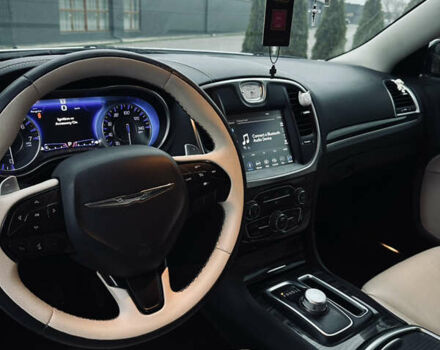 Білий Крайслер 300, об'ємом двигуна 3.6 л та пробігом 184 тис. км за 12999 $, фото 7 на Automoto.ua