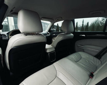 Білий Крайслер 300, об'ємом двигуна 3.6 л та пробігом 184 тис. км за 12999 $, фото 6 на Automoto.ua