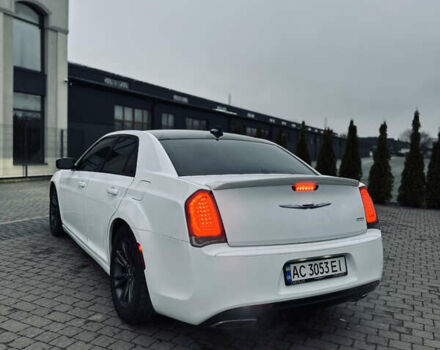 Білий Крайслер 300, об'ємом двигуна 3.6 л та пробігом 184 тис. км за 12999 $, фото 2 на Automoto.ua