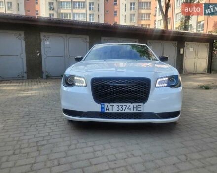 Білий Крайслер 300, об'ємом двигуна 3.6 л та пробігом 95 тис. км за 15500 $, фото 18 на Automoto.ua