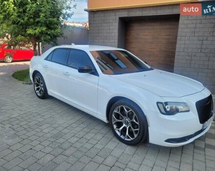 Білий Крайслер 300, об'ємом двигуна 3.6 л та пробігом 95 тис. км за 15500 $, фото 10 на Automoto.ua