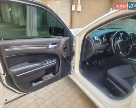 Білий Крайслер 300, об'ємом двигуна 3.6 л та пробігом 95 тис. км за 15500 $, фото 15 на Automoto.ua