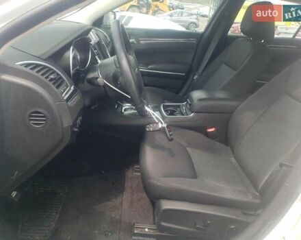 Білий Крайслер 300, об'ємом двигуна 3.6 л та пробігом 49 тис. км за 3000 $, фото 6 на Automoto.ua