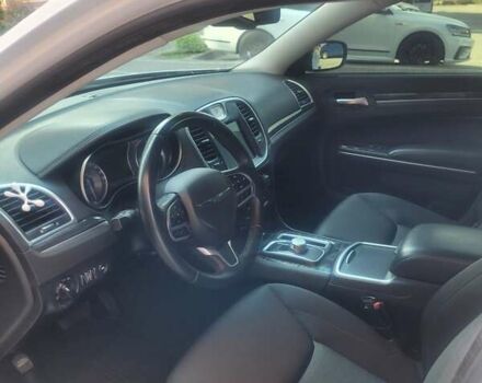 Білий Крайслер 300, об'ємом двигуна 3.6 л та пробігом 95 тис. км за 15500 $, фото 7 на Automoto.ua