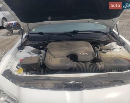 Білий Крайслер 300, об'ємом двигуна 3.6 л та пробігом 49 тис. км за 3000 $, фото 10 на Automoto.ua