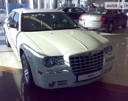 Белый Крайслер 300, объемом двигателя 2.7 л и пробегом 136 тыс. км за 9599 $, фото 1 на Automoto.ua