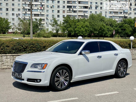 Крайслер 300 2012 в Запорожье на Automoto.ua Белый Крайслер 300, объемом двигателя 3.6 л и пробегом 199 тыс. км за 15600 $, фото 1 на Automoto.ua