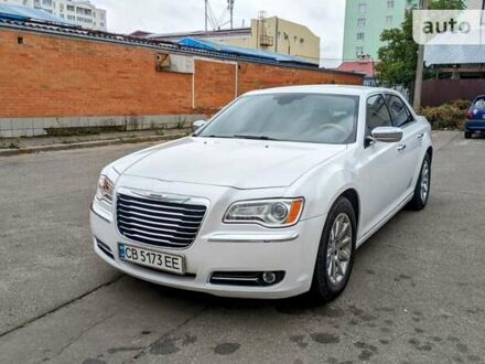 Крайслер 300 2013 в Чернигове на Automoto.ua Белый Крайслер 300, объемом двигателя 3.6 л и пробегом 136 тыс. км за 12300 $, фото 1 на Automoto.ua