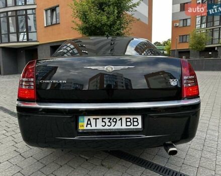 Черный Крайслер 300, объемом двигателя 2.7 л и пробегом 195 тыс. км за 6300 $, фото 3 на Automoto.ua