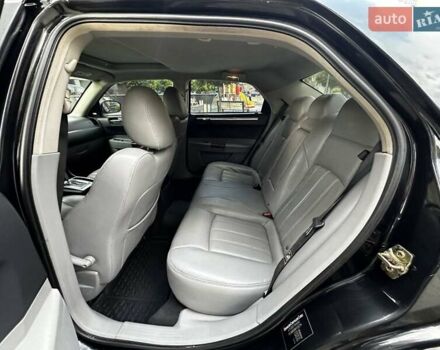 Черный Крайслер 300, объемом двигателя 2.7 л и пробегом 195 тыс. км за 6300 $, фото 16 на Automoto.ua