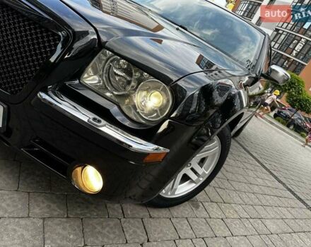 Черный Крайслер 300, объемом двигателя 2.7 л и пробегом 195 тыс. км за 6300 $, фото 4 на Automoto.ua