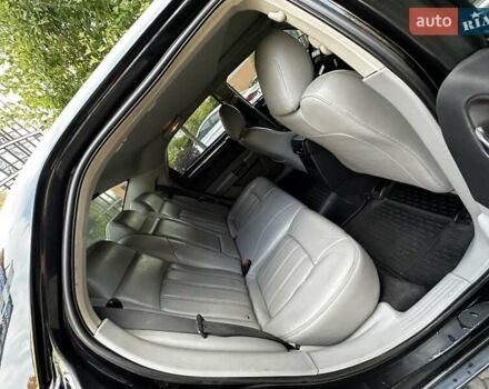 Черный Крайслер 300, объемом двигателя 2.7 л и пробегом 195 тыс. км за 6300 $, фото 17 на Automoto.ua