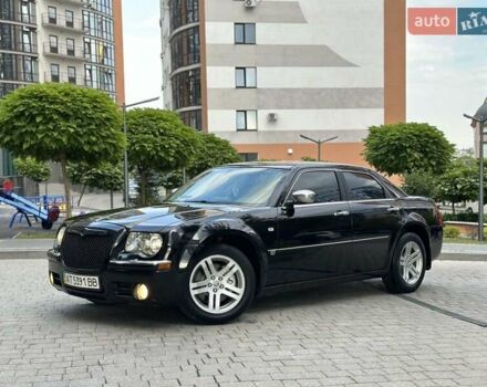 Черный Крайслер 300, объемом двигателя 2.7 л и пробегом 195 тыс. км за 6300 $, фото 8 на Automoto.ua