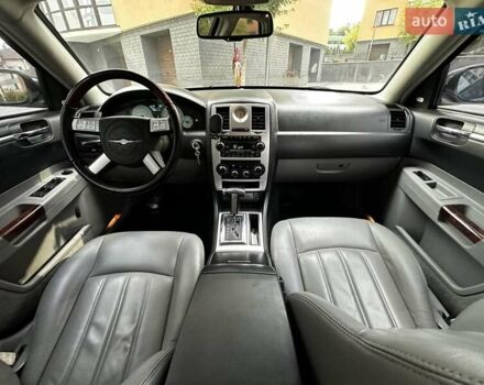 Черный Крайслер 300, объемом двигателя 2.7 л и пробегом 195 тыс. км за 6300 $, фото 19 на Automoto.ua