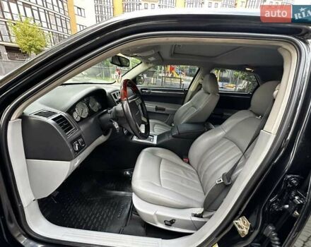 Черный Крайслер 300, объемом двигателя 2.7 л и пробегом 195 тыс. км за 6300 $, фото 15 на Automoto.ua