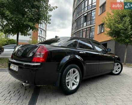 Черный Крайслер 300, объемом двигателя 2.7 л и пробегом 195 тыс. км за 6300 $, фото 6 на Automoto.ua