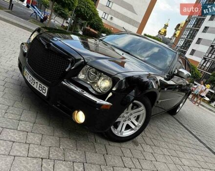 Черный Крайслер 300, объемом двигателя 2.7 л и пробегом 195 тыс. км за 6300 $, фото 1 на Automoto.ua