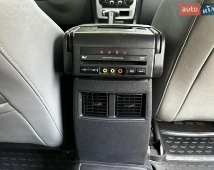 Черный Крайслер 300, объемом двигателя 2.7 л и пробегом 195 тыс. км за 6300 $, фото 18 на Automoto.ua