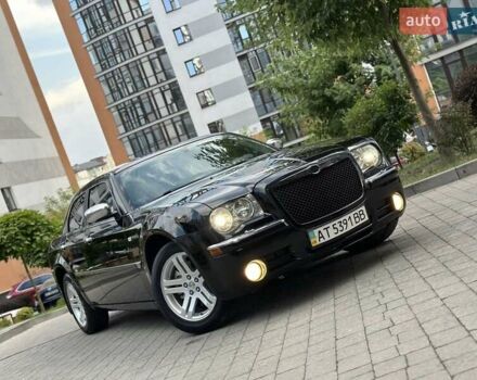 Черный Крайслер 300, объемом двигателя 2.7 л и пробегом 195 тыс. км за 6300 $, фото 13 на Automoto.ua