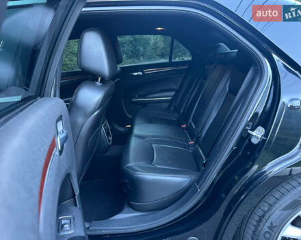 Чорний Крайслер 300, об'ємом двигуна 3.6 л та пробігом 206 тис. км за 10900 $, фото 15 на Automoto.ua