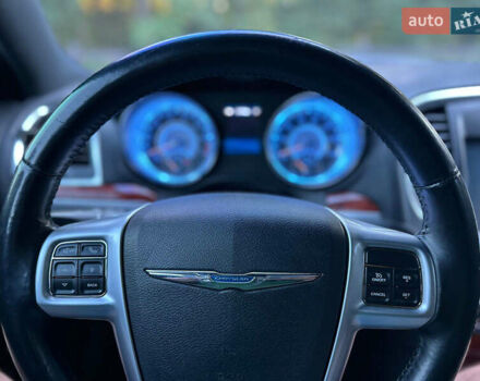 Чорний Крайслер 300, об'ємом двигуна 3.6 л та пробігом 206 тис. км за 10900 $, фото 12 на Automoto.ua