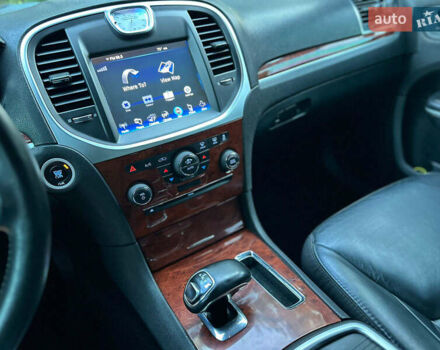 Чорний Крайслер 300, об'ємом двигуна 3.6 л та пробігом 206 тис. км за 10900 $, фото 9 на Automoto.ua