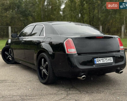 Чорний Крайслер 300, об'ємом двигуна 3.6 л та пробігом 282 тис. км за 10500 $, фото 7 на Automoto.ua