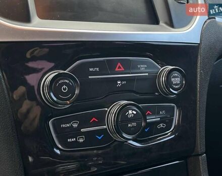 Черный Крайслер 300, объемом двигателя 3.6 л и пробегом 72 тыс. км за 12730 $, фото 39 на Automoto.ua